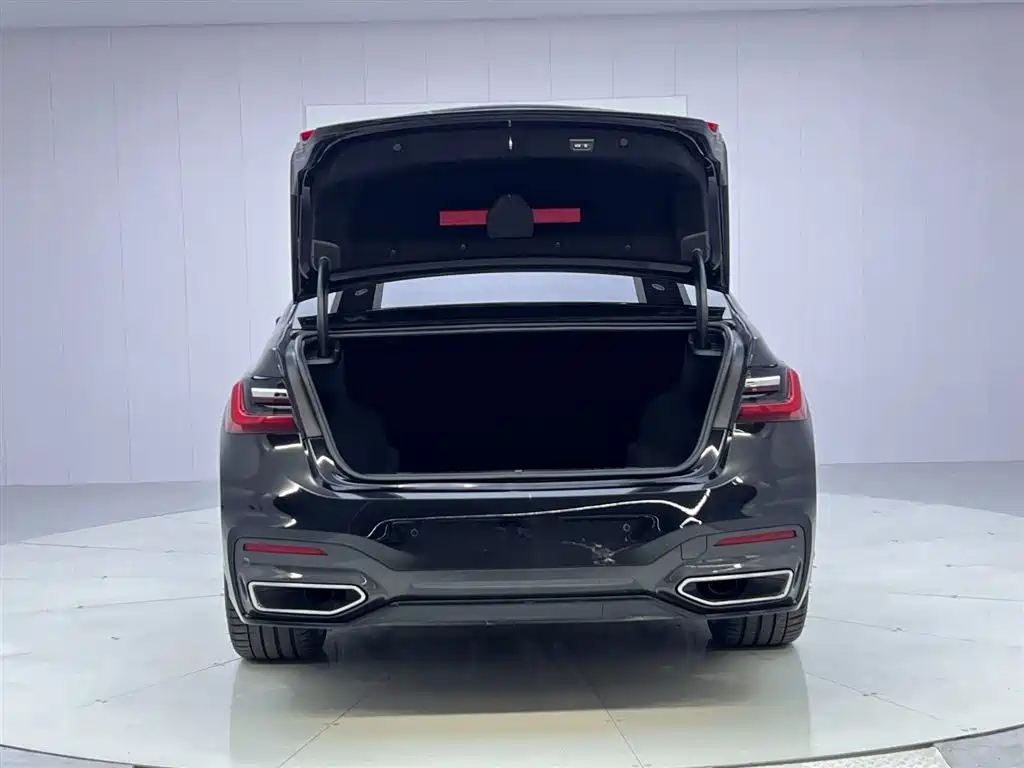 BMW 7 Series 2019 740Li Leading M Sport Package фото 9