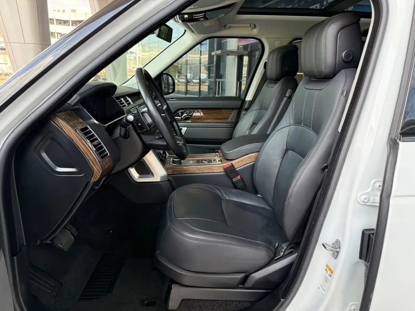 Land Rover Range Rover 2018 3.0 SC V6 Golden Age Edition фото 6