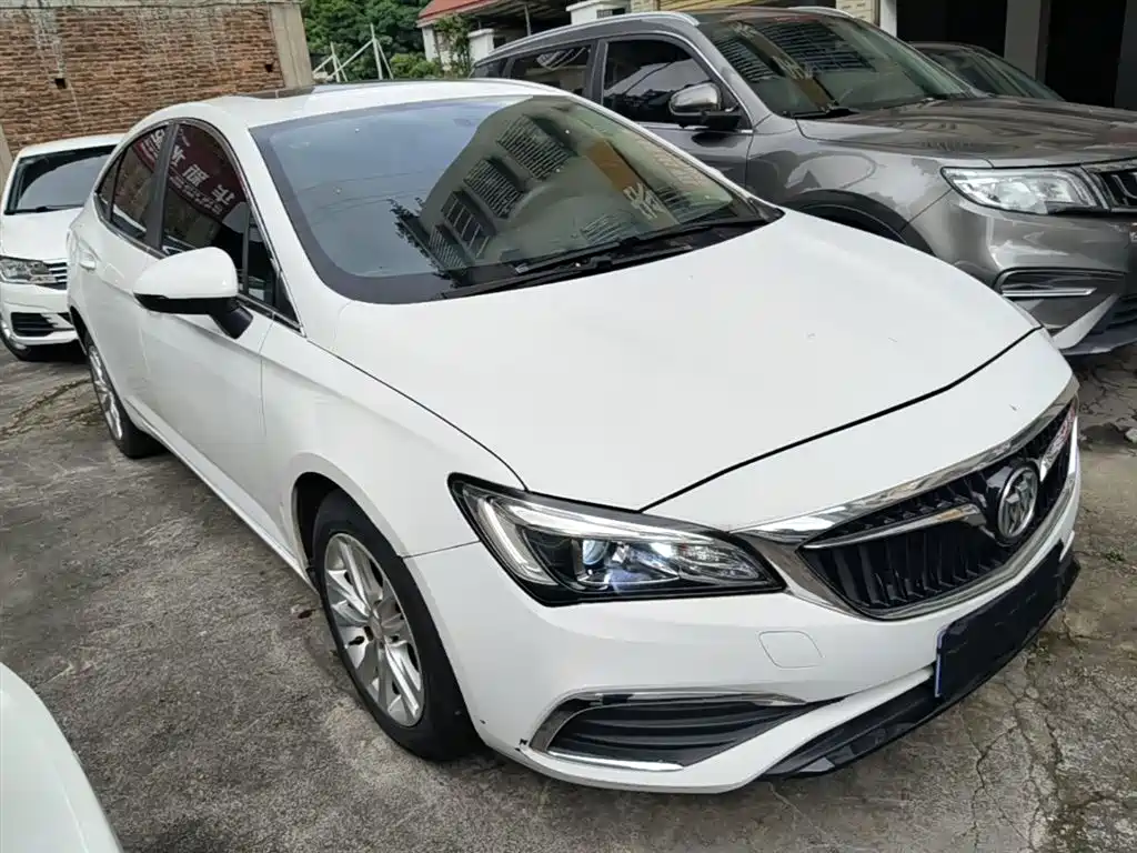 Buick Verano 2018 Sedan 20T Dual Clutch Leading фото 4