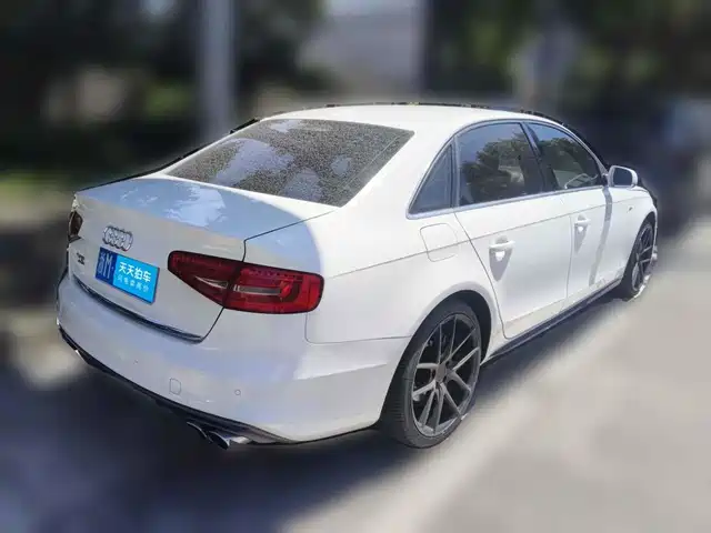 Audi A4L 2013 40 TFSI quattro Personality Sport — фото 2
