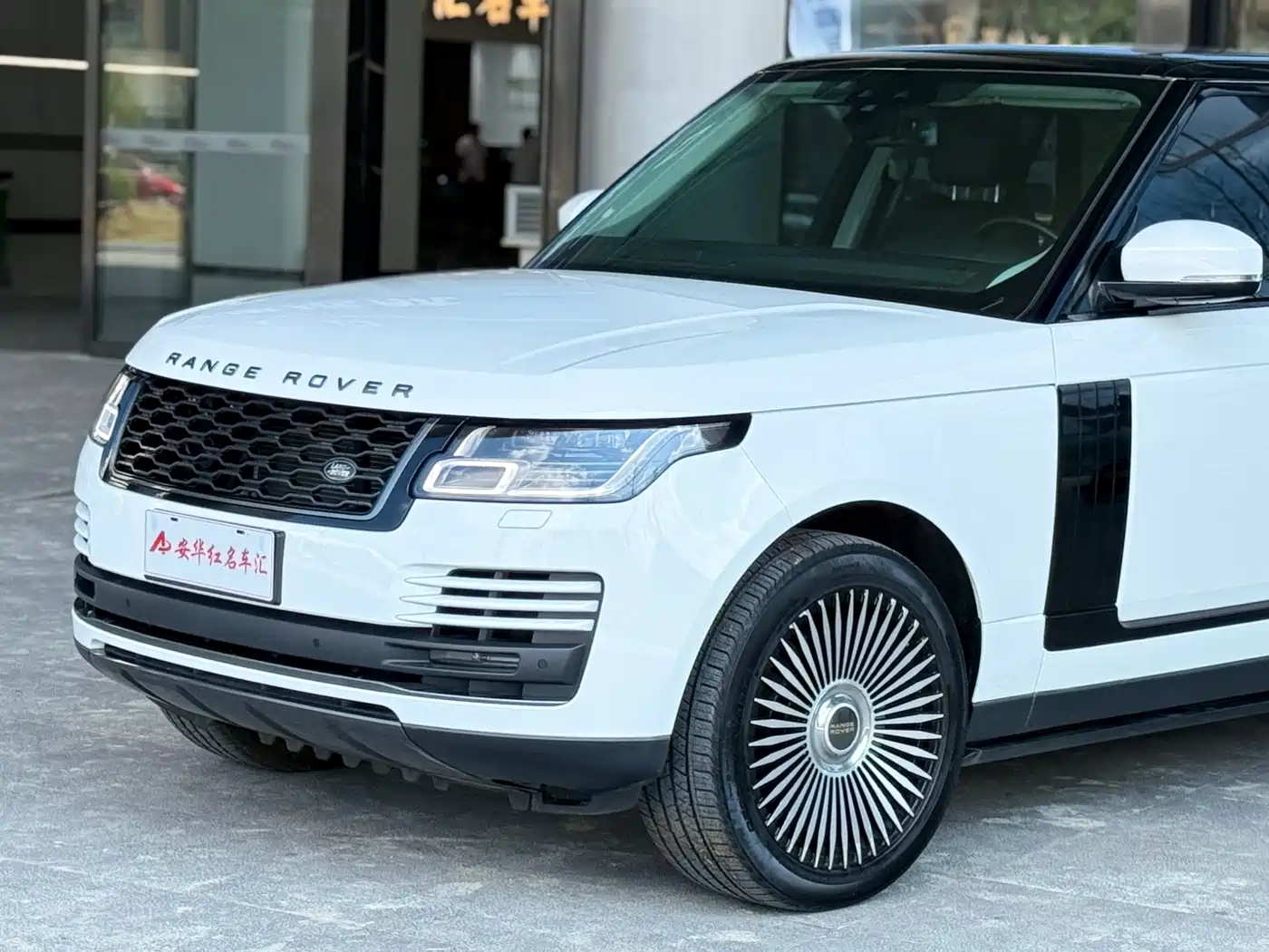 Land Rover Range Rover 2018 3.0 SC V6 Golden Age Edition фото 20
