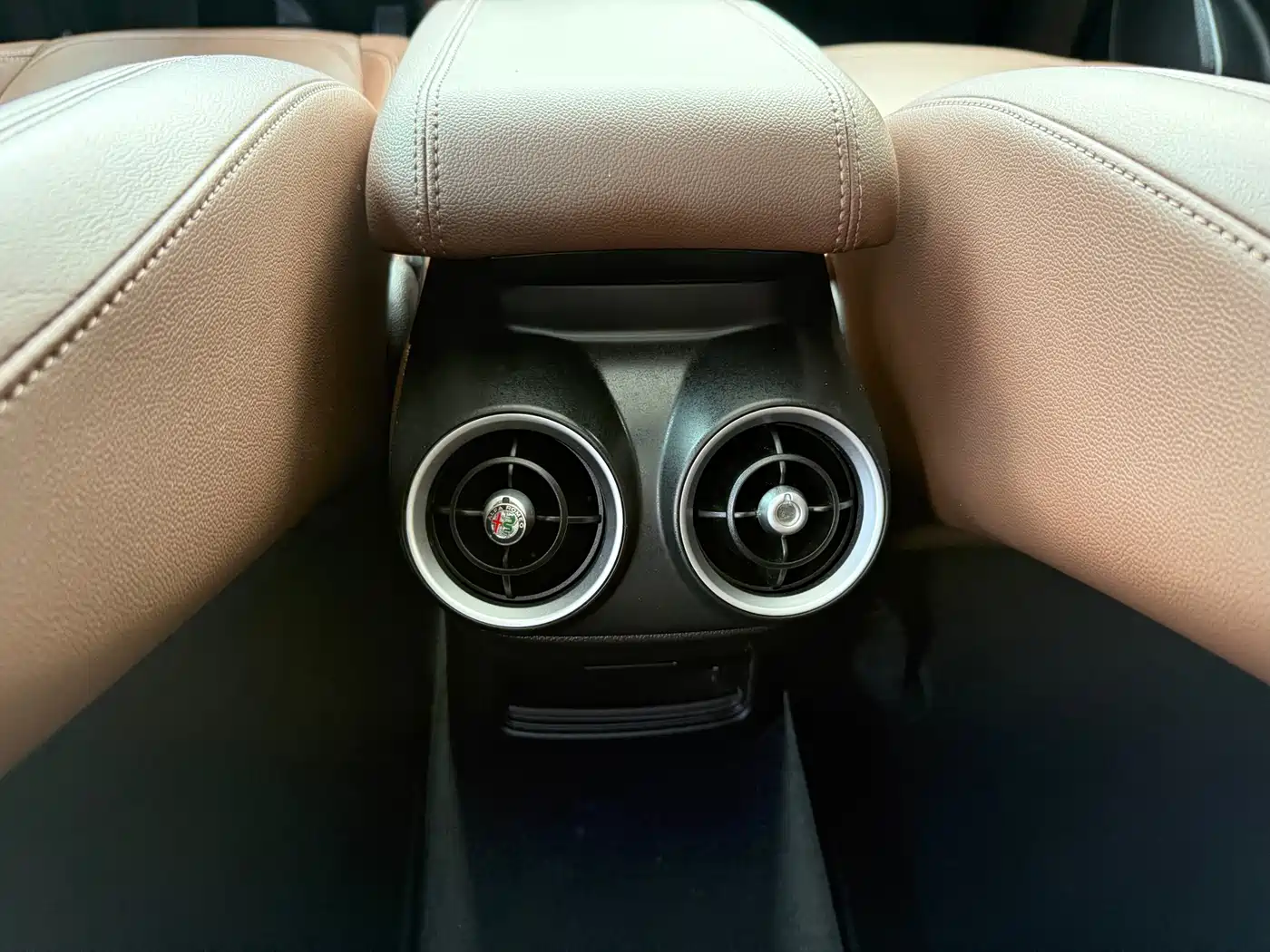 Alfa Romeo Stelvio 2019 2017 2.0T 200HP Luxury Edition