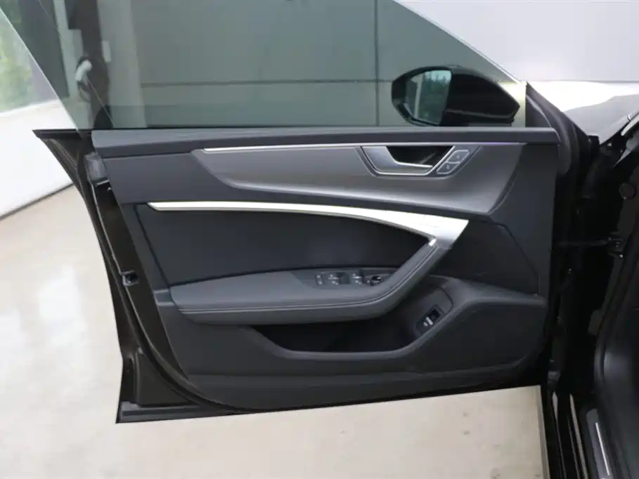 Audi A7L 2024 45 TFSI quattro Premium Luxury фото 10