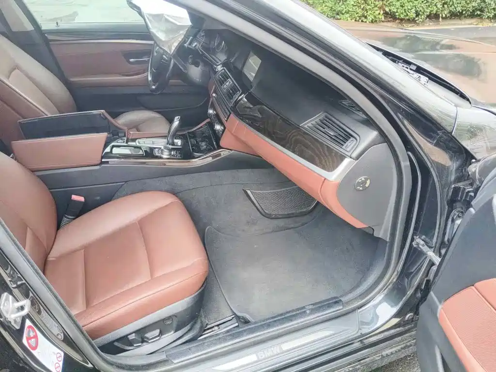 Photo 13 - BMW 5 Series (Import)