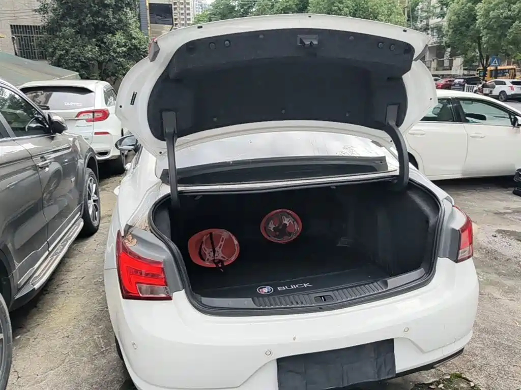 Buick Verano 2018 Sedan 20T Dual Clutch Leading фото 19
