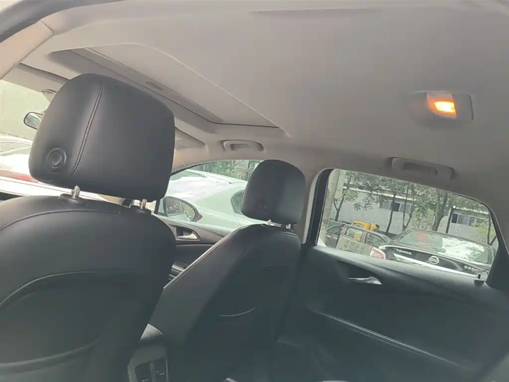 Buick Verano 2018 Sedan 20T Dual Clutch Leading фото 18