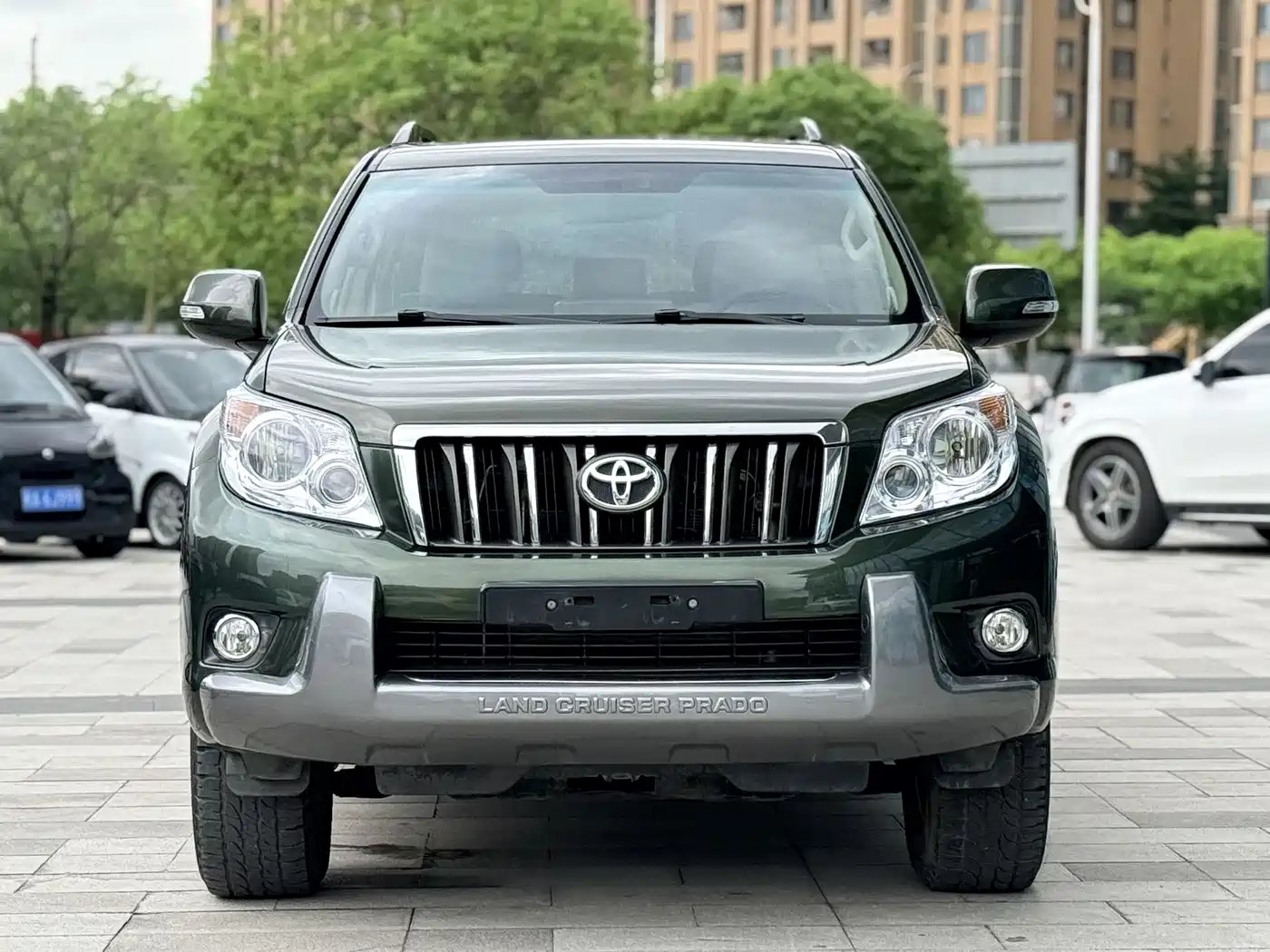 Toyota Prado 2010 4.0L Automatic TX-L фото 2