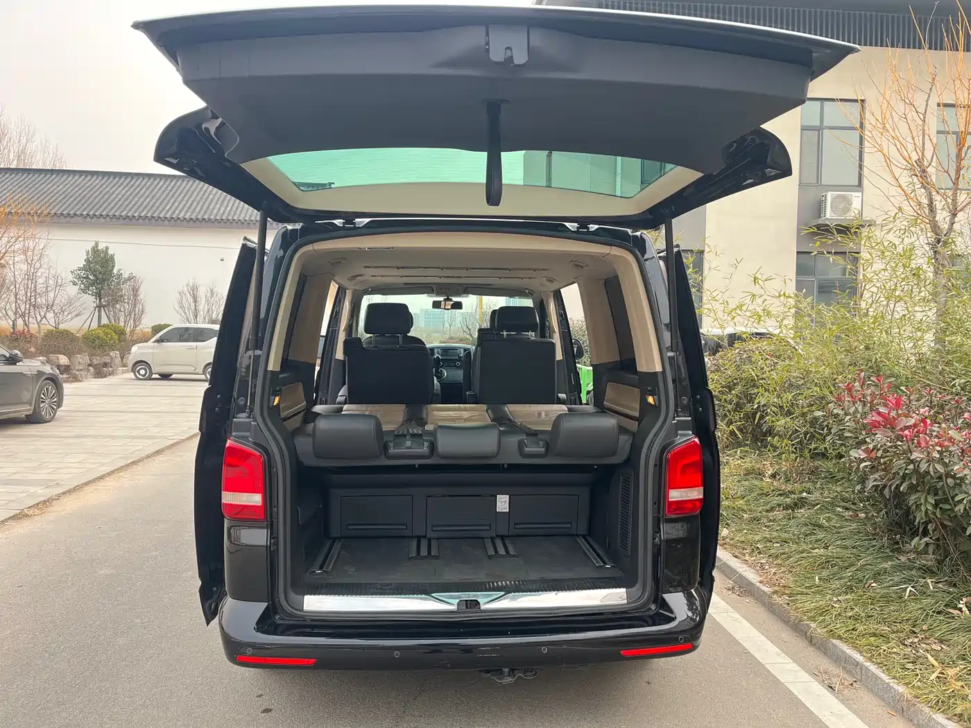 Volkswagen Multivan 2012 2.0TSI 4WD Premium фото 8