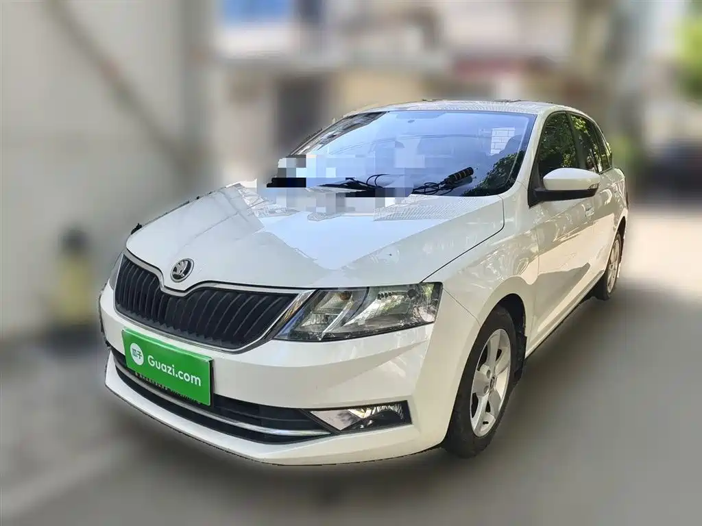 Škoda Skoda Rapid Spaceback 2018 1.6L Manual Comfort фото 2