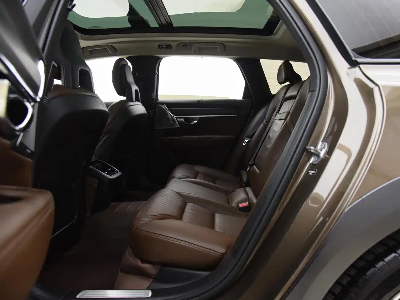 Photo 6 - Volvo V90