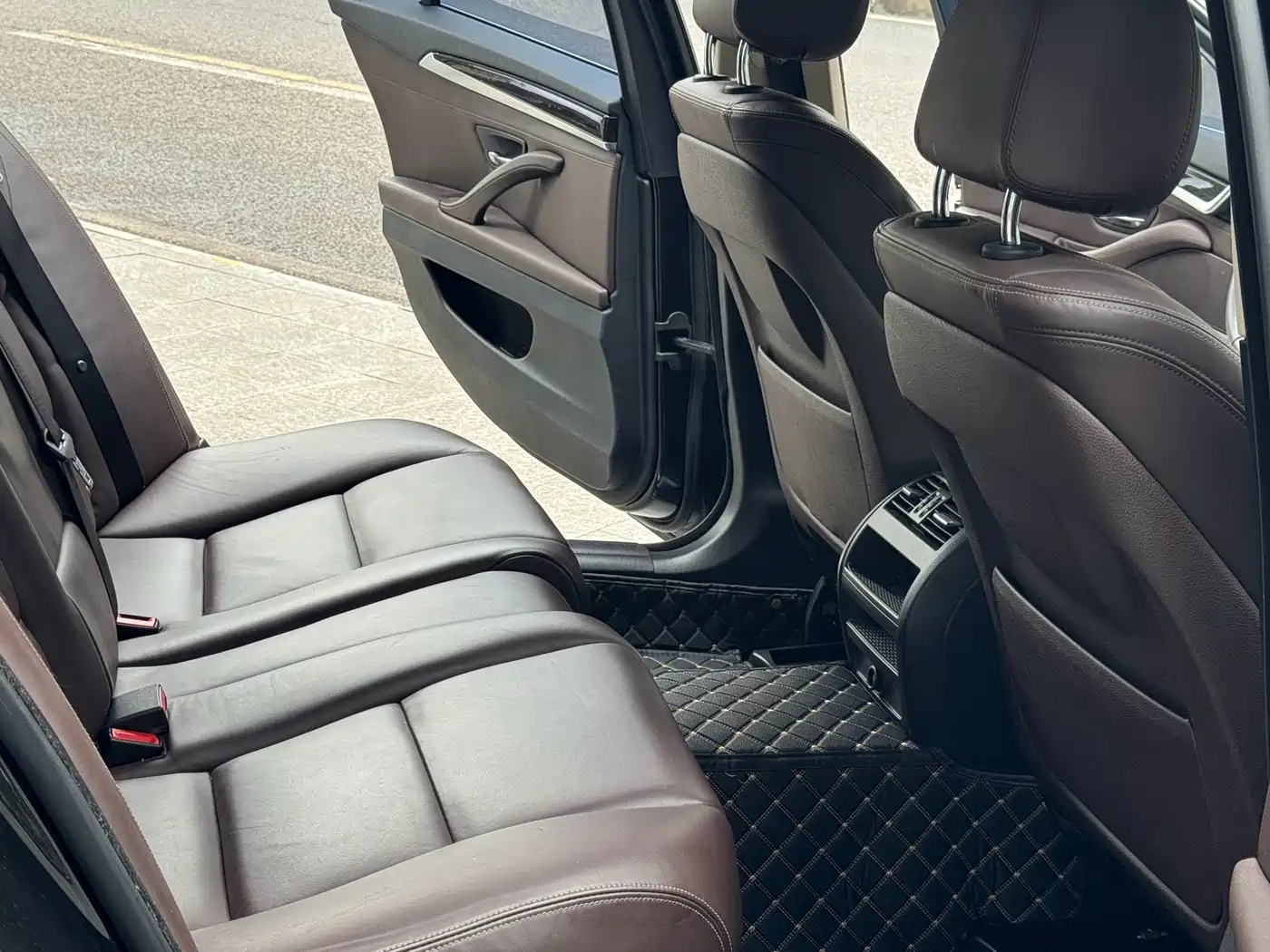 BMW 5 Series 2014 525Li Luxury Design Package фото 6