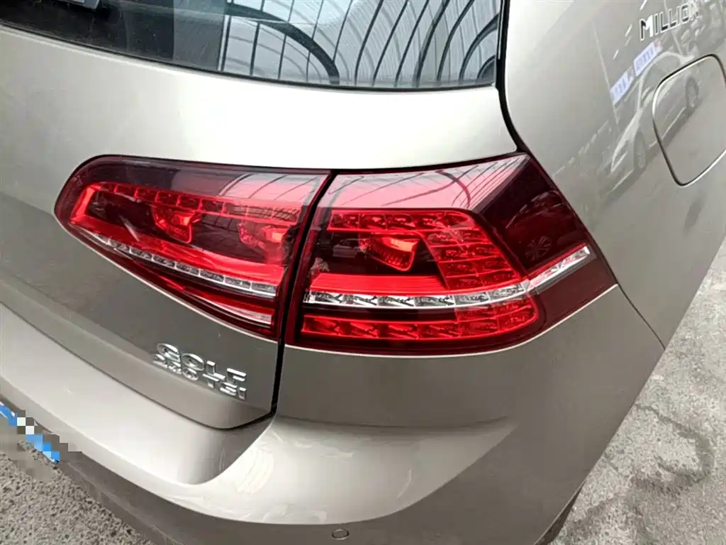 Volkswagen Golf 2017 230TSI Auto Luxury Millionth Anniversary Edition фото 8