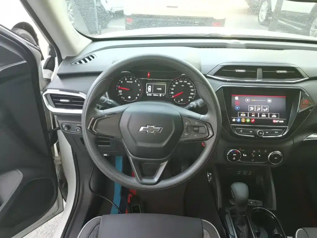 Photo 11 - Chevrolet Trailblazer