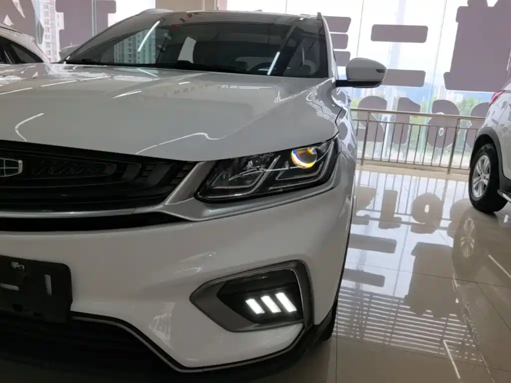 Фото 24 - Geely Binyue
