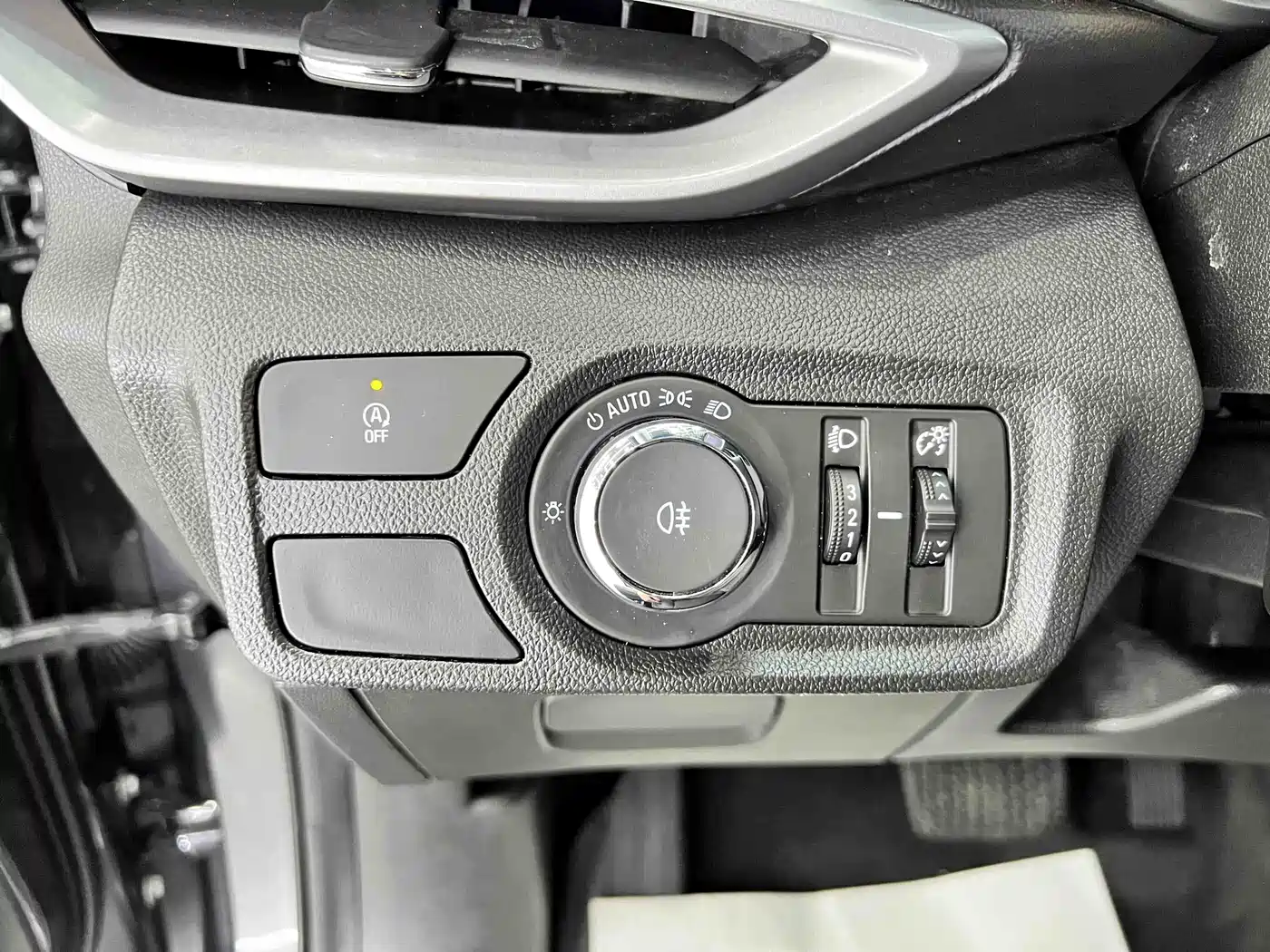 Chevrolet Volando 2020 Mild Hybrid Redline 530T Automatic Premium Edition (5+2 seater) фото 9