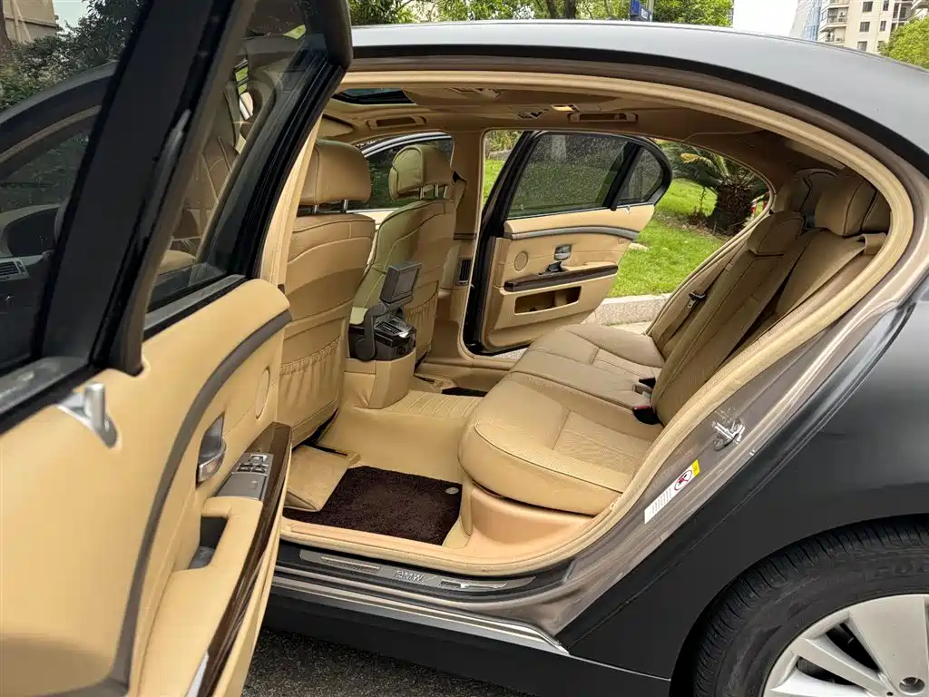 BMW 7 Series 2005 Model 740Li фото 10