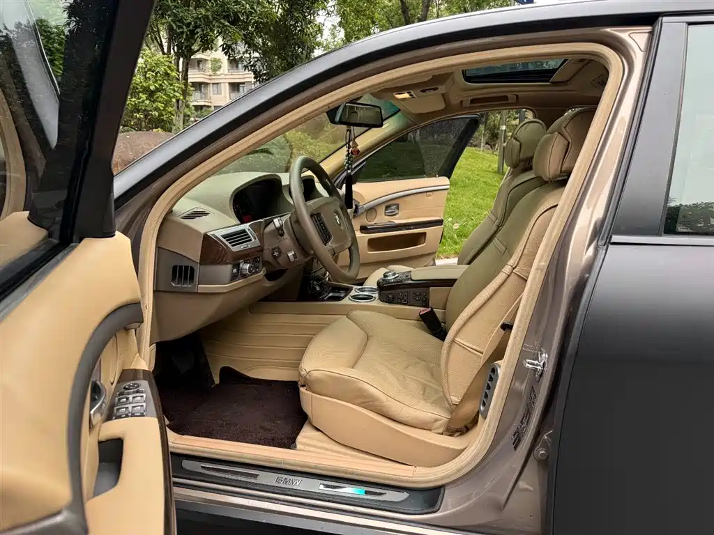 BMW 7 Series 2005 Model 740Li фото 9