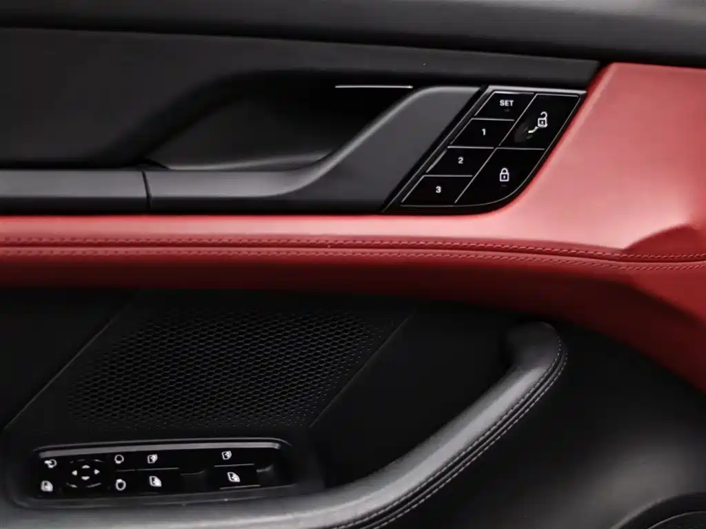 Porsche Taycan 2020 Taycan фото 27