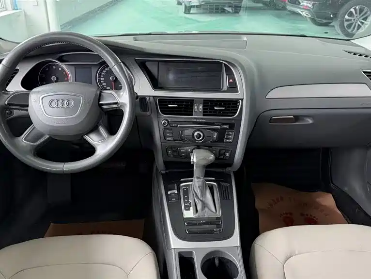 Audi A4L 2013 30 TFSI Automatic Comfort фото 3