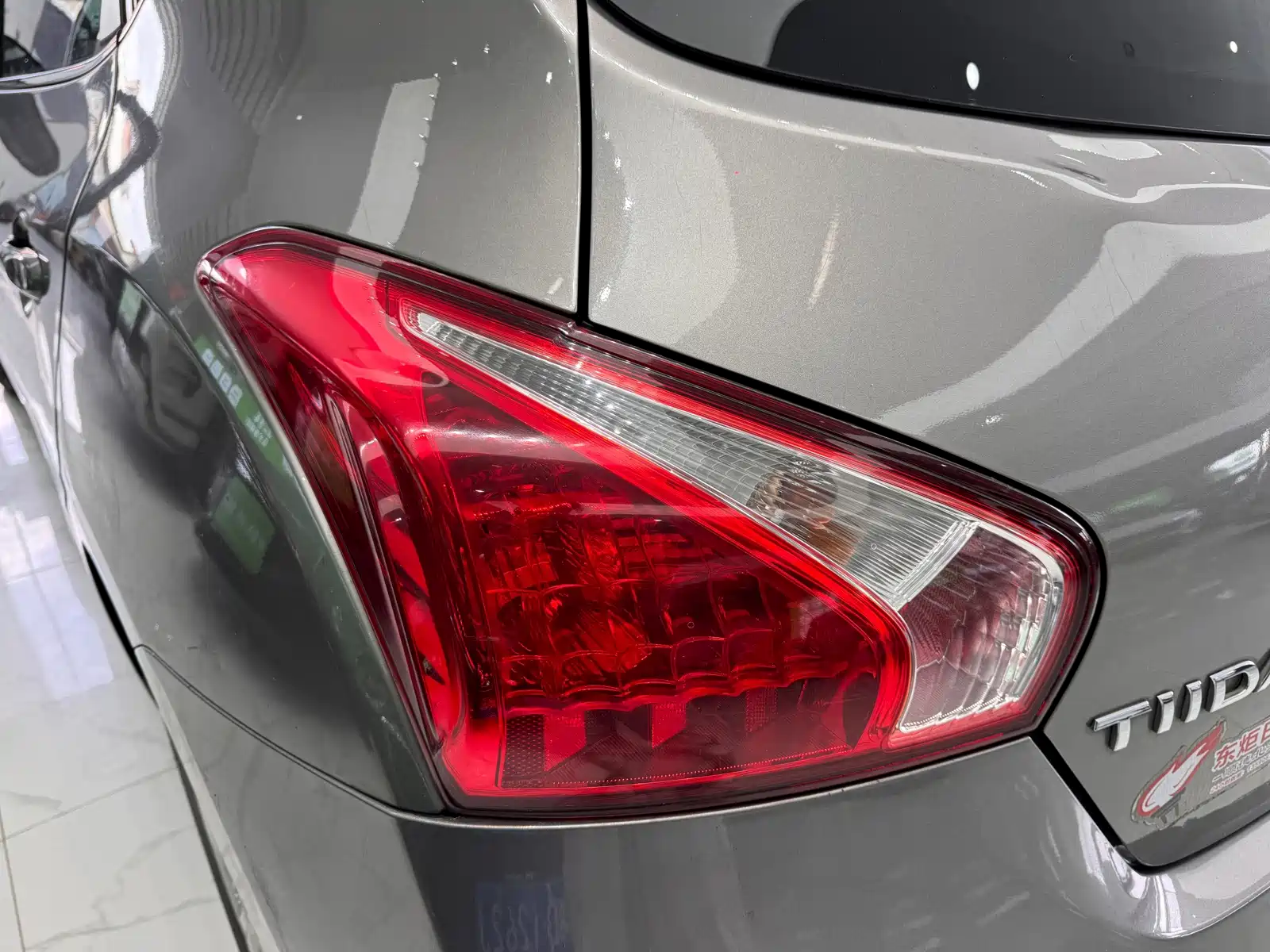 Photo 7 - Nissan Tiida