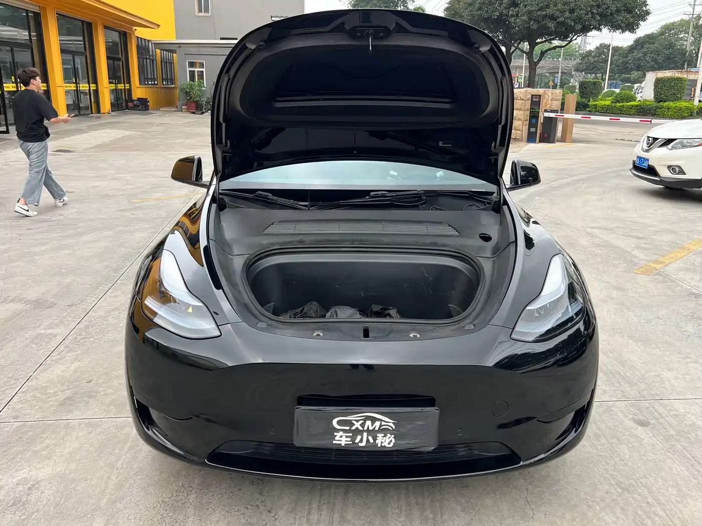 TESLA MODEL Y