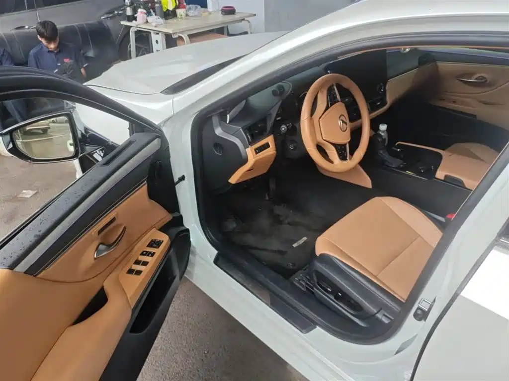 Lexus ES 2025 200 Ultimate Edition фото 6