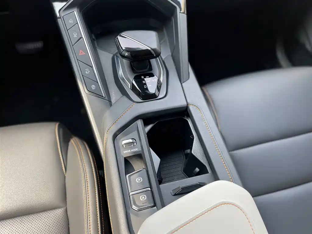 Lynk & Co 06 EM-P 2023 1.5T Remix PHEV Pro фото 22