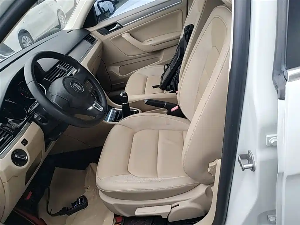 Volkswagen Bora 2014 1.6L Manual Comfort Edition фото 15