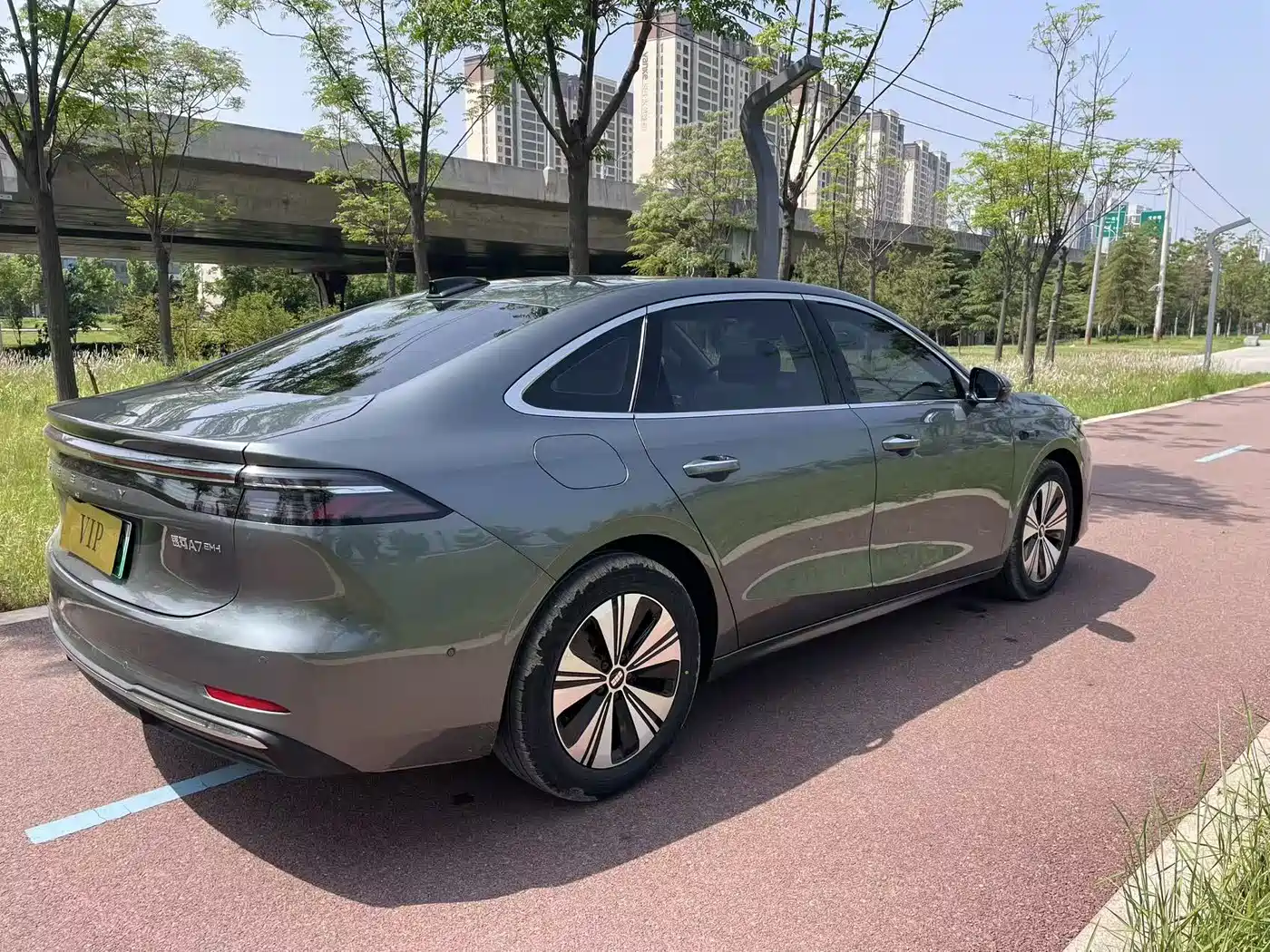 Geely Galaxy Galaxy A7 2025 EM-i 150km Long Voyage Edition фото 9