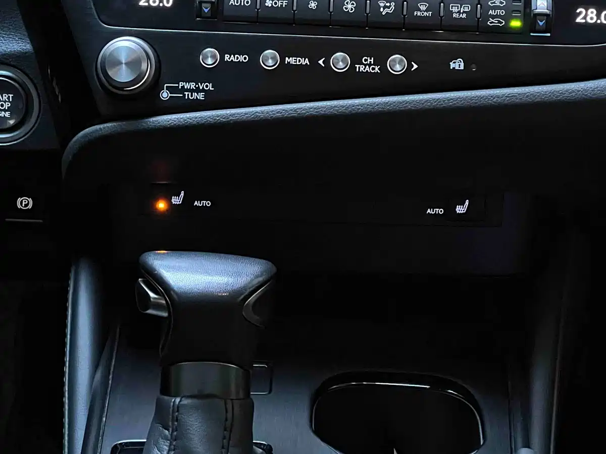 Lexus ES 2023 260 Excellence фото 20