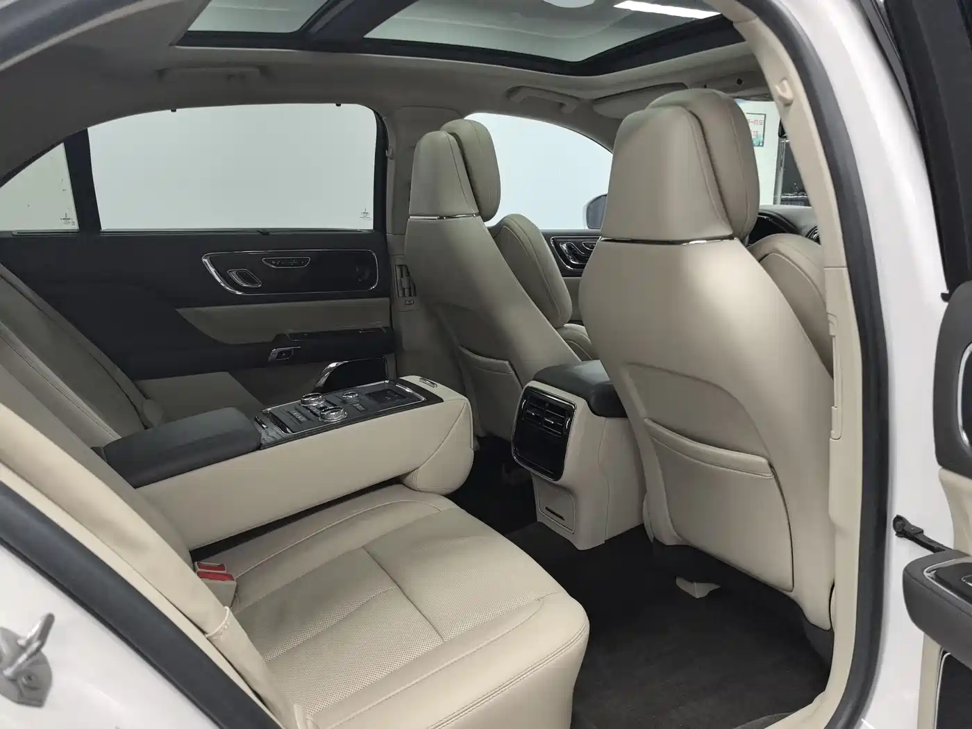 Lincoln Continental 2017 3.0T AWD Prestige Edition фото 14