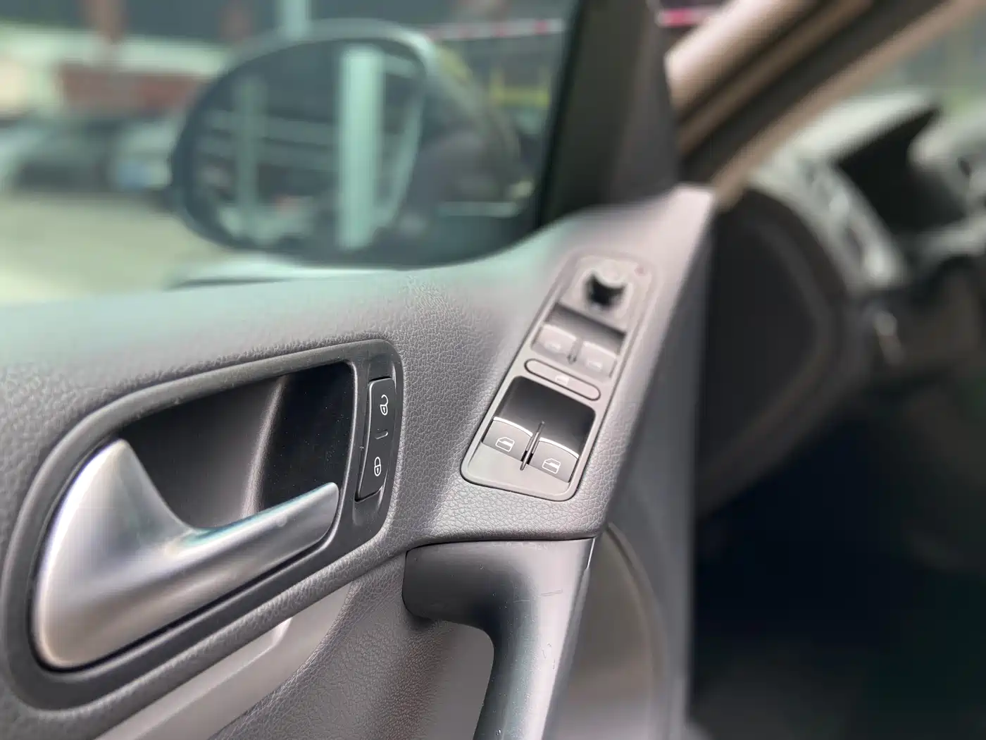 Volkswagen Tiguan 2015 1.8TSI Automatic 4WD Comfortline фото 6