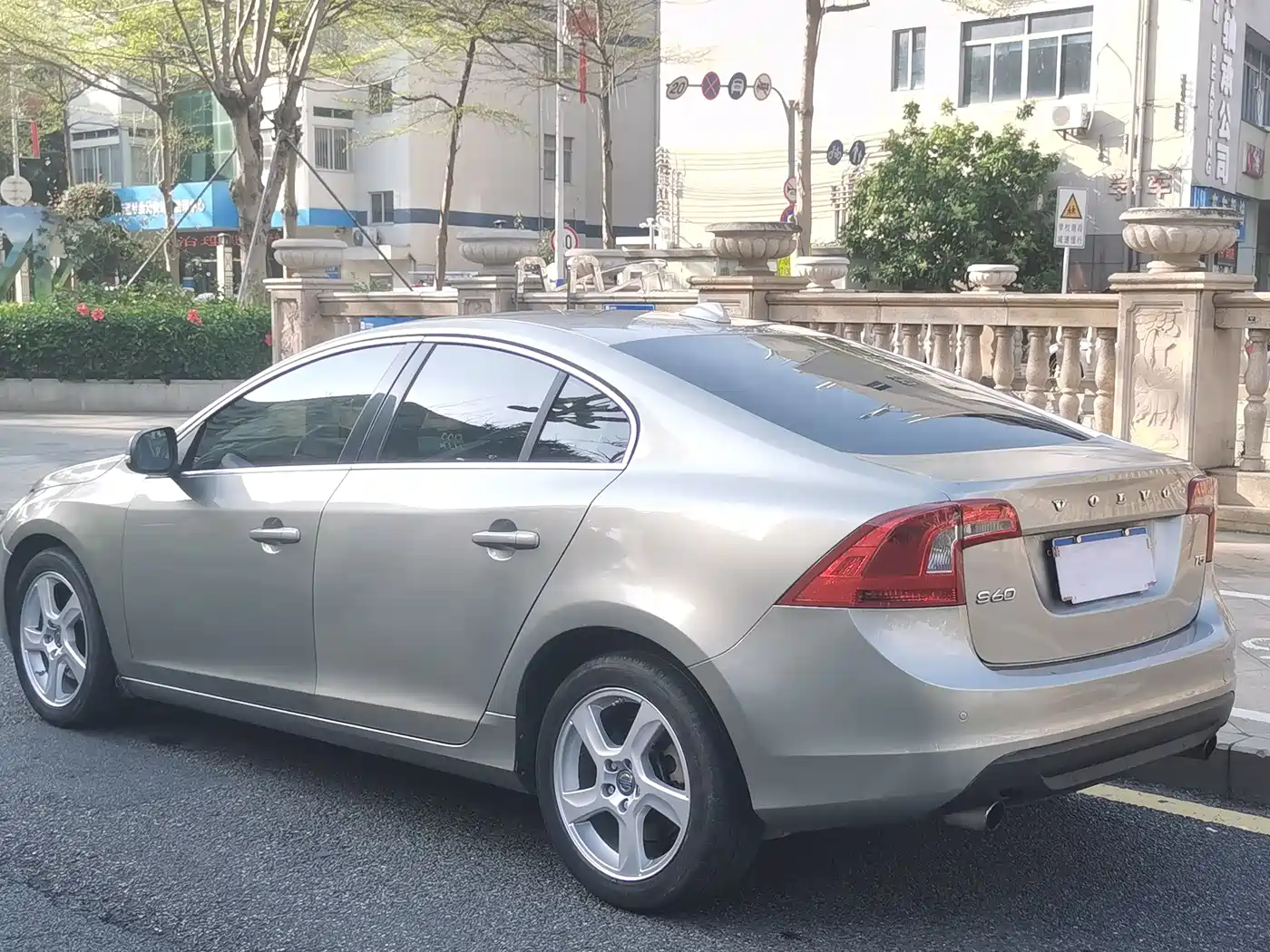 Volvo S60 (Import) 2013 2013 Model T5 Comfort Edition