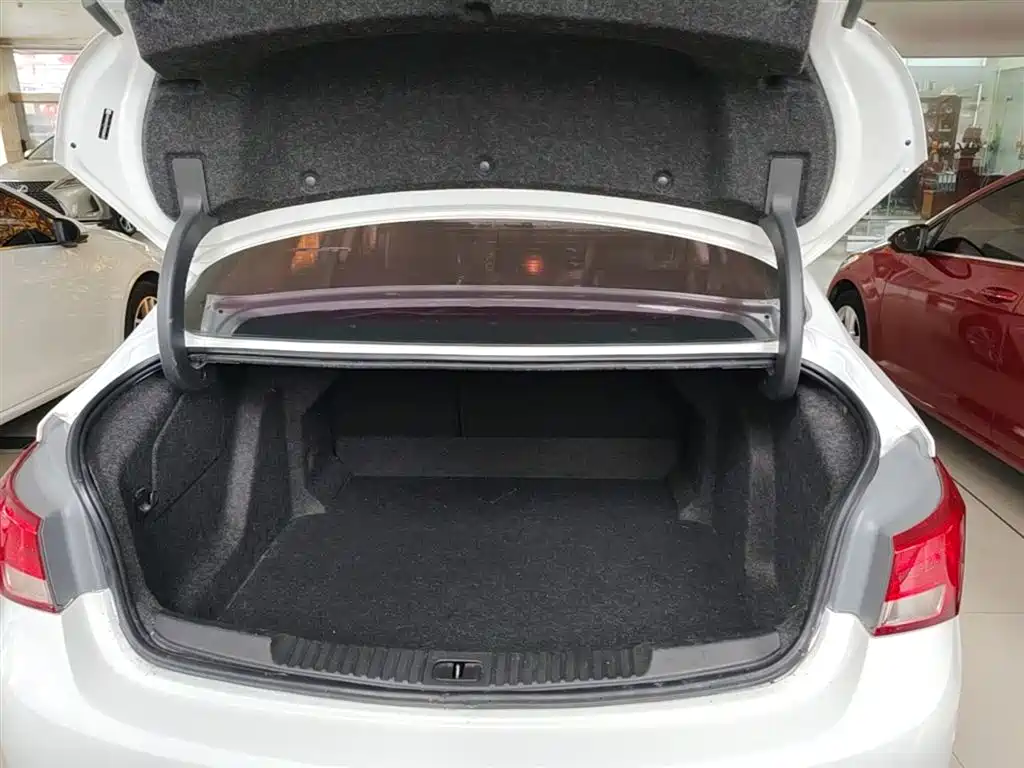Buick Verano 2018 Sedan 15S Automatic Leading фото 19