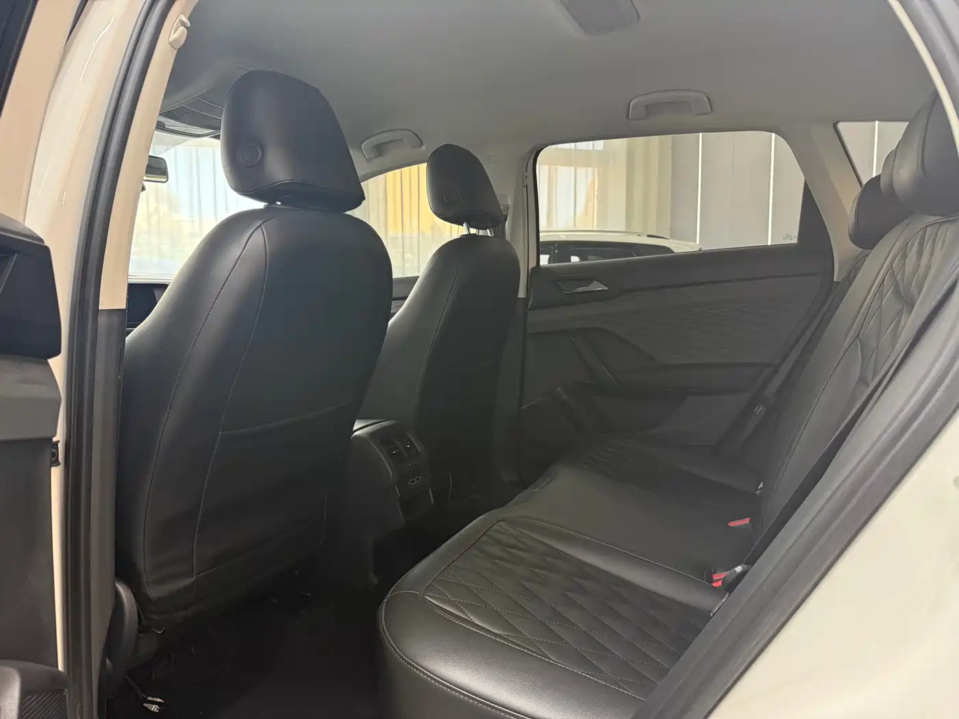 Volkswagen Tharu 2021 Model 280TSI 2WD Trend Edition фото 12