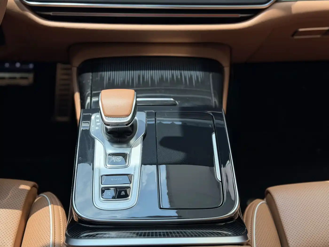Hongqi H9 2025 2.0T 2WD Qixiang Luxury Business Edition 5-seater фото 18