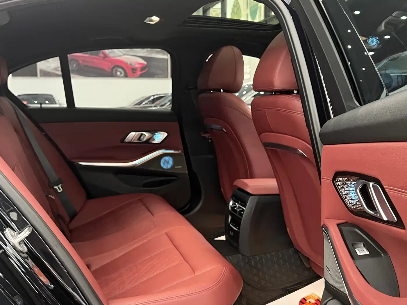 BMW 3 Series 2024 330i M Sport Shadowline Package фото 12