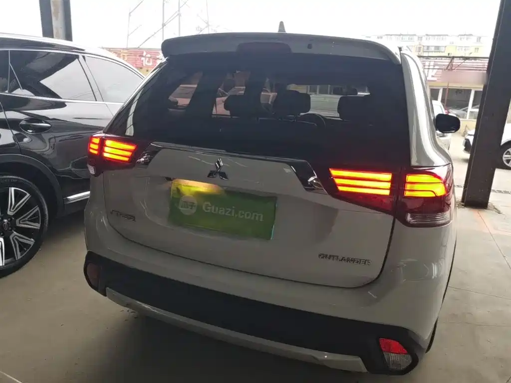 Mitsubishi Outlander 2018 2.0L 2WD Glory Edition 5-seater фото 6