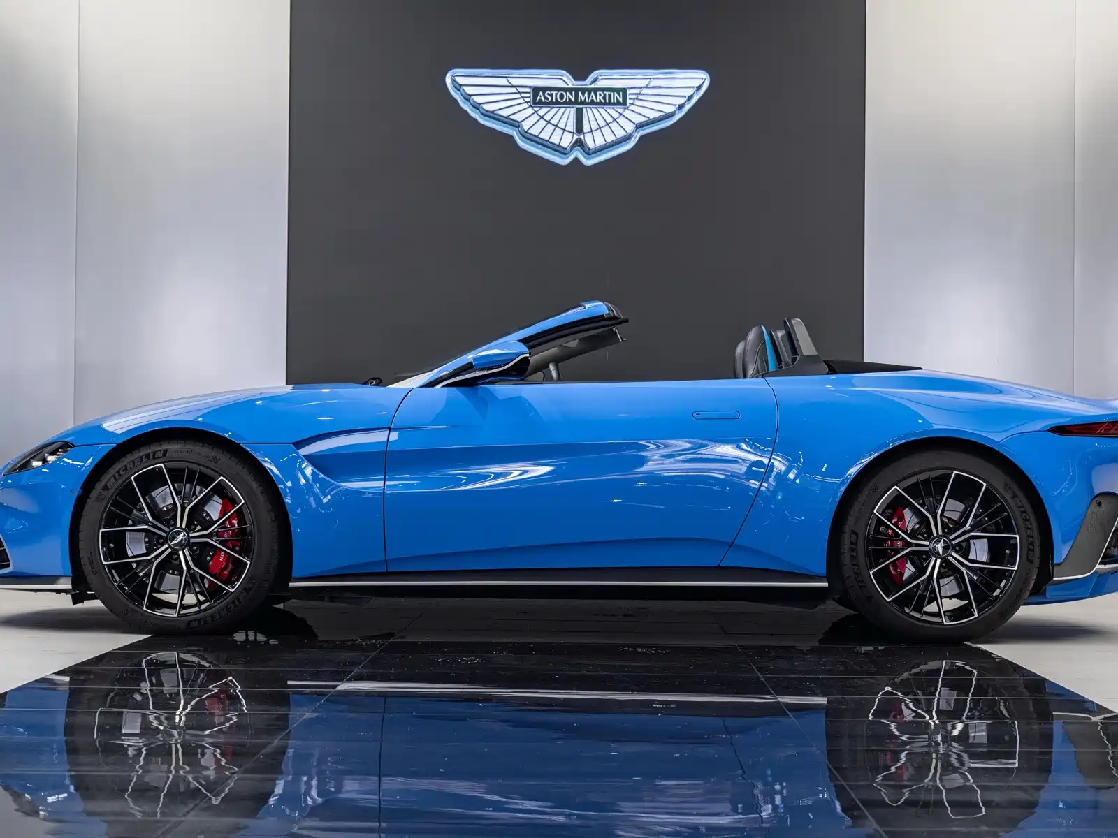 Фото 10 - Aston Martin Vantage