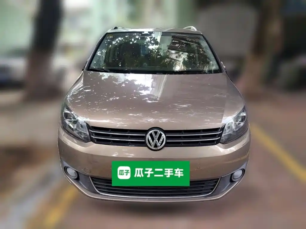 Photo 2 - Volkswagen Touran