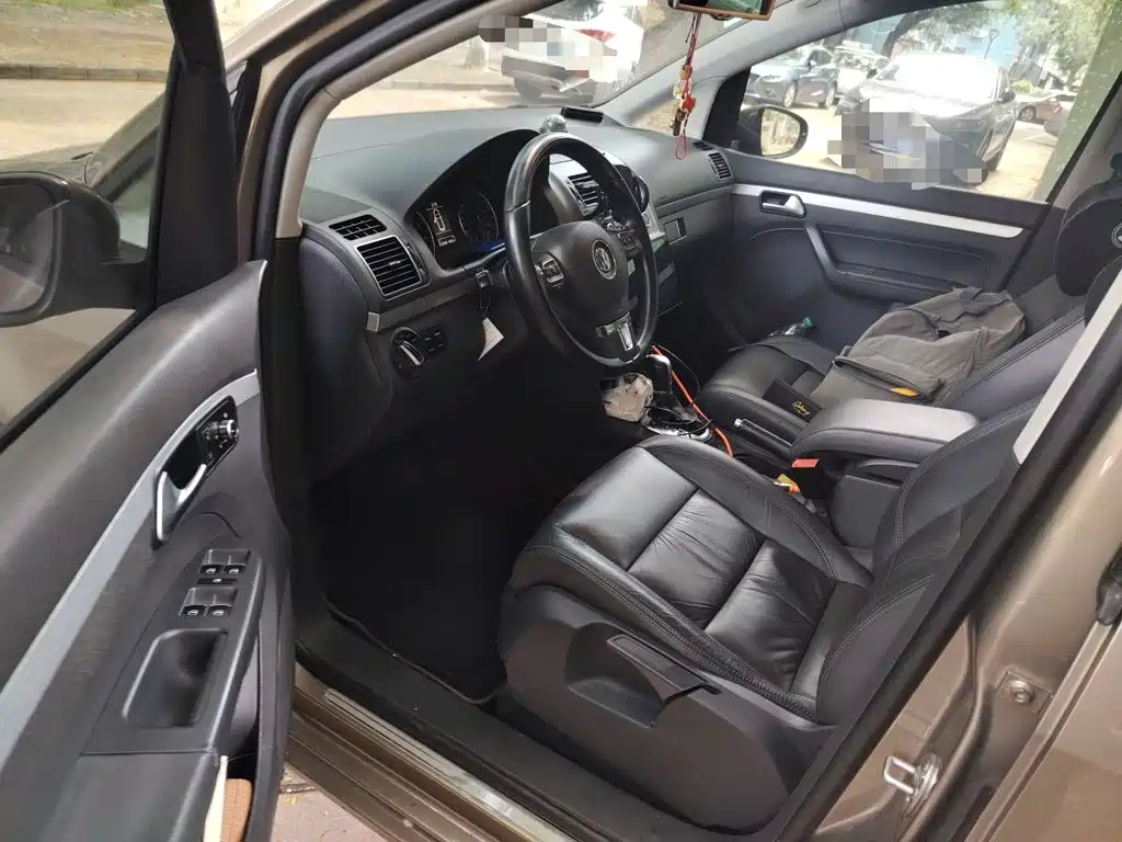 Photo 12 - Volkswagen Touran