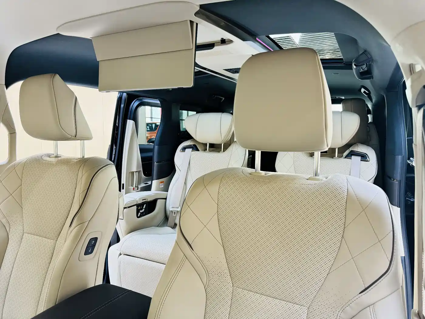 Toyota Vellfire 2024 Crown Hybrid 2.5L Executive Premium Edition фото 13