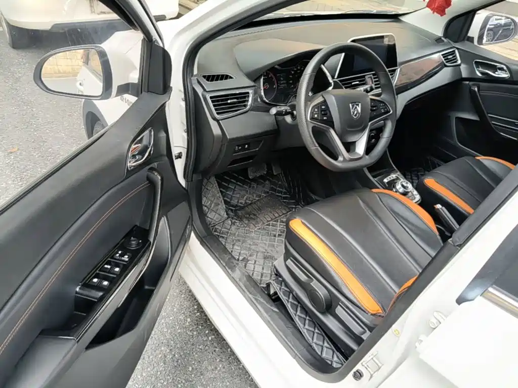 Baojun 310 2019 2017 1.5L Auto Luxury