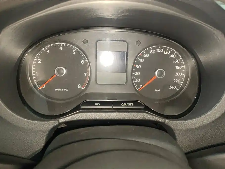 Volkswagen Polo 2013 1.6L Automatic Comfort Edition фото 14