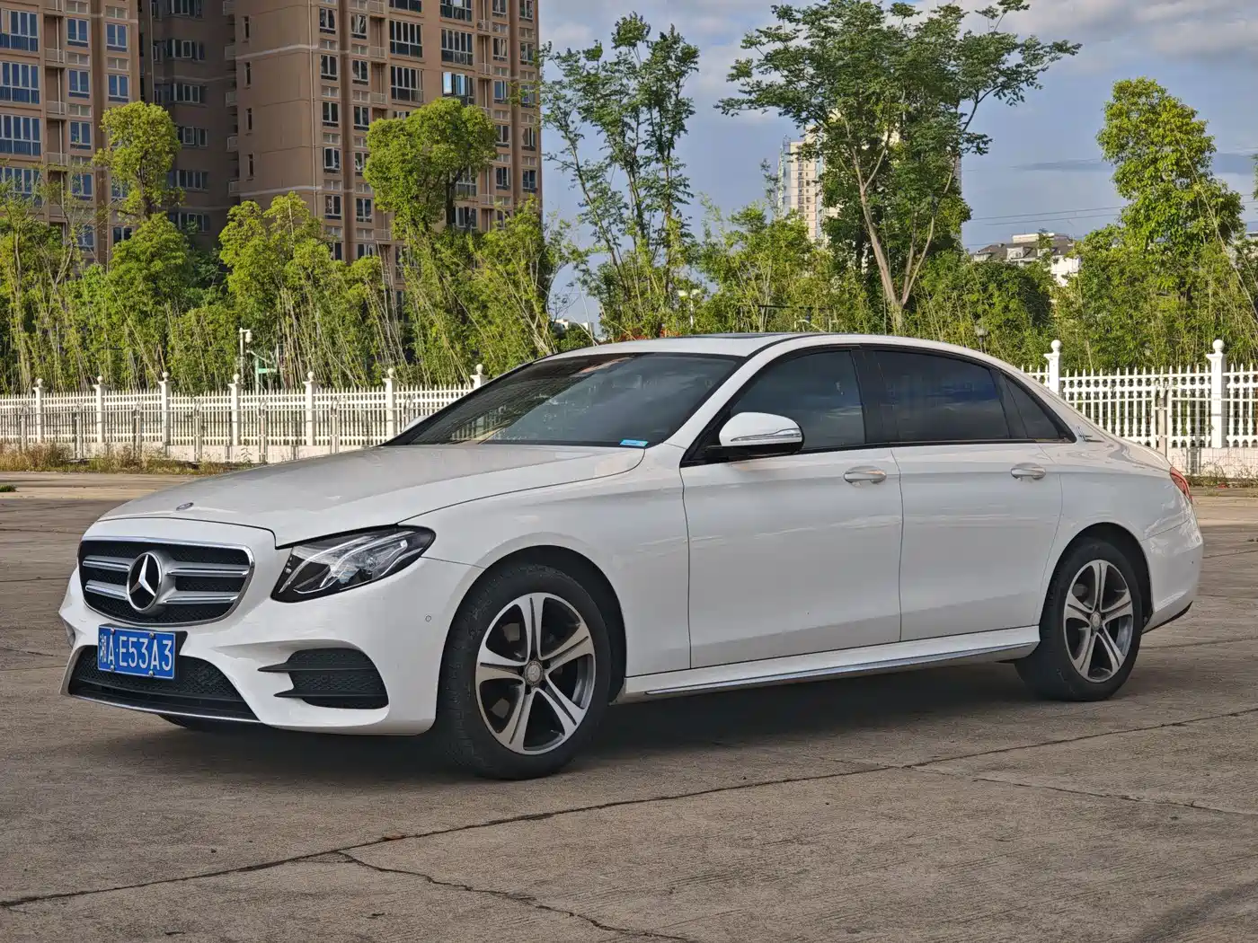 Mercedes-Benz E-Class 2016 E 200 L Sport Type