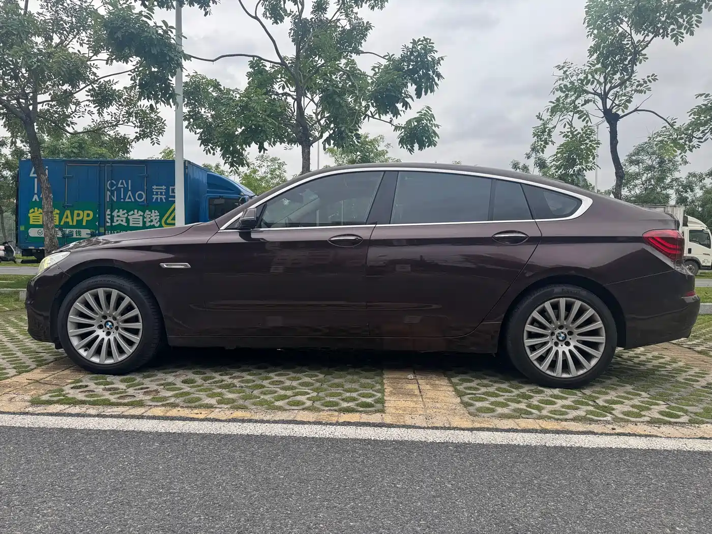 BMW 5 Series GT 2014 535i Leading фото 9