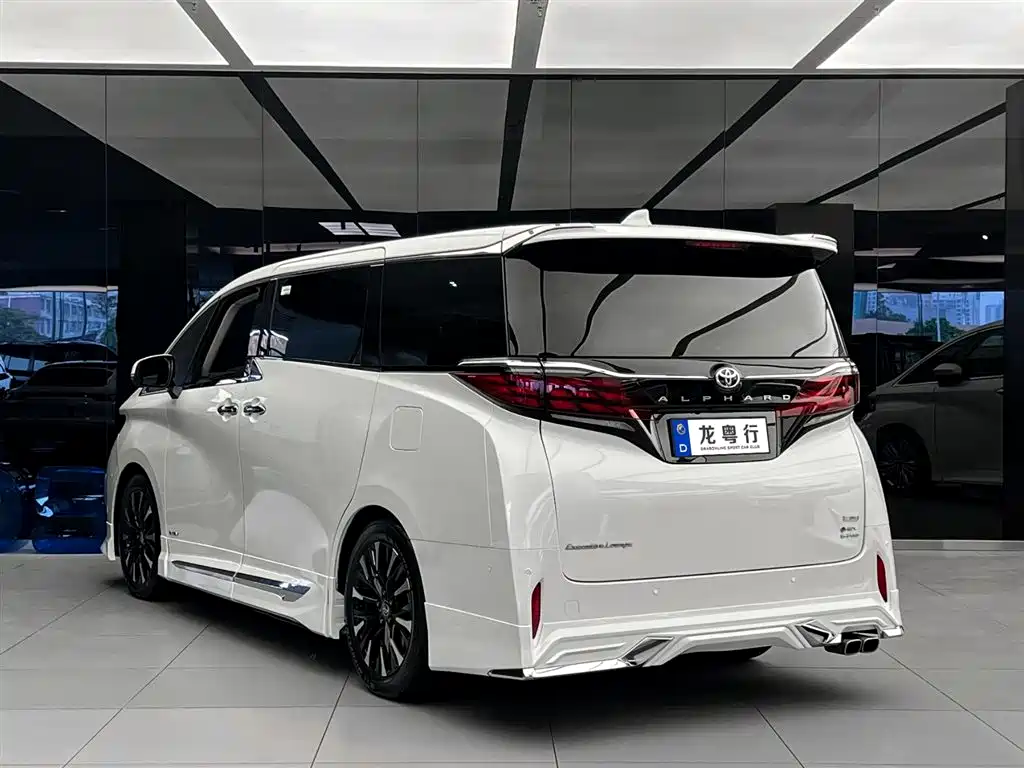 Toyota Alphard 2024 Hybrid 2.5L Ultimate Enjoyment Edition фото 4