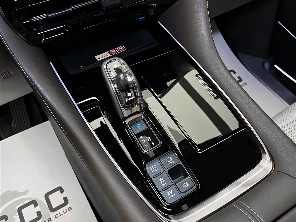 Toyota Alphard 2024 Hybrid 2.5L Ultimate Enjoyment Edition фото 7