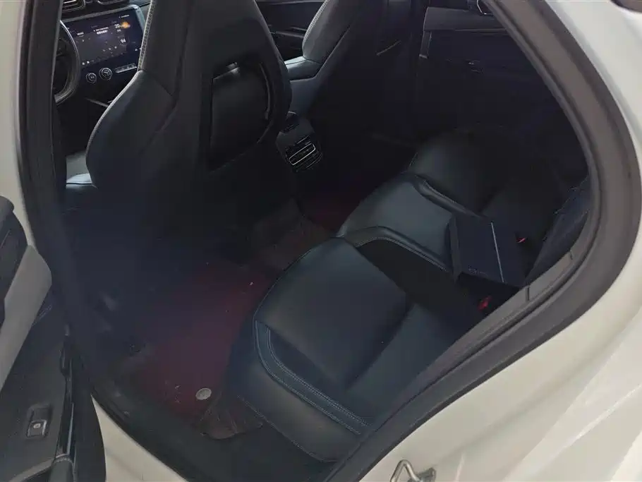 Lynk & Co 02 Hatchback 2022 2.0TD Summer Limited Edition фото 11