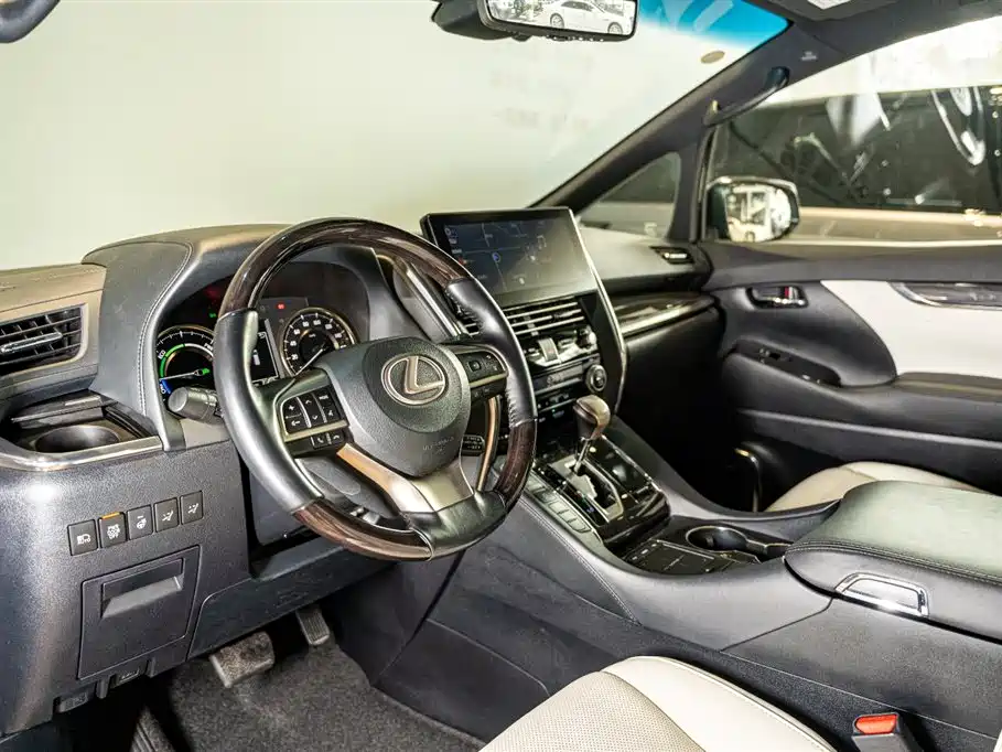 LEXUS LM